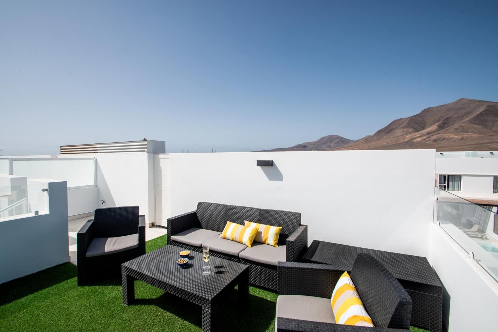 Serena Villa 38 - Heated Pool, Sea Views, Ac, High Speed Internet Playa Blanca  Esterno foto